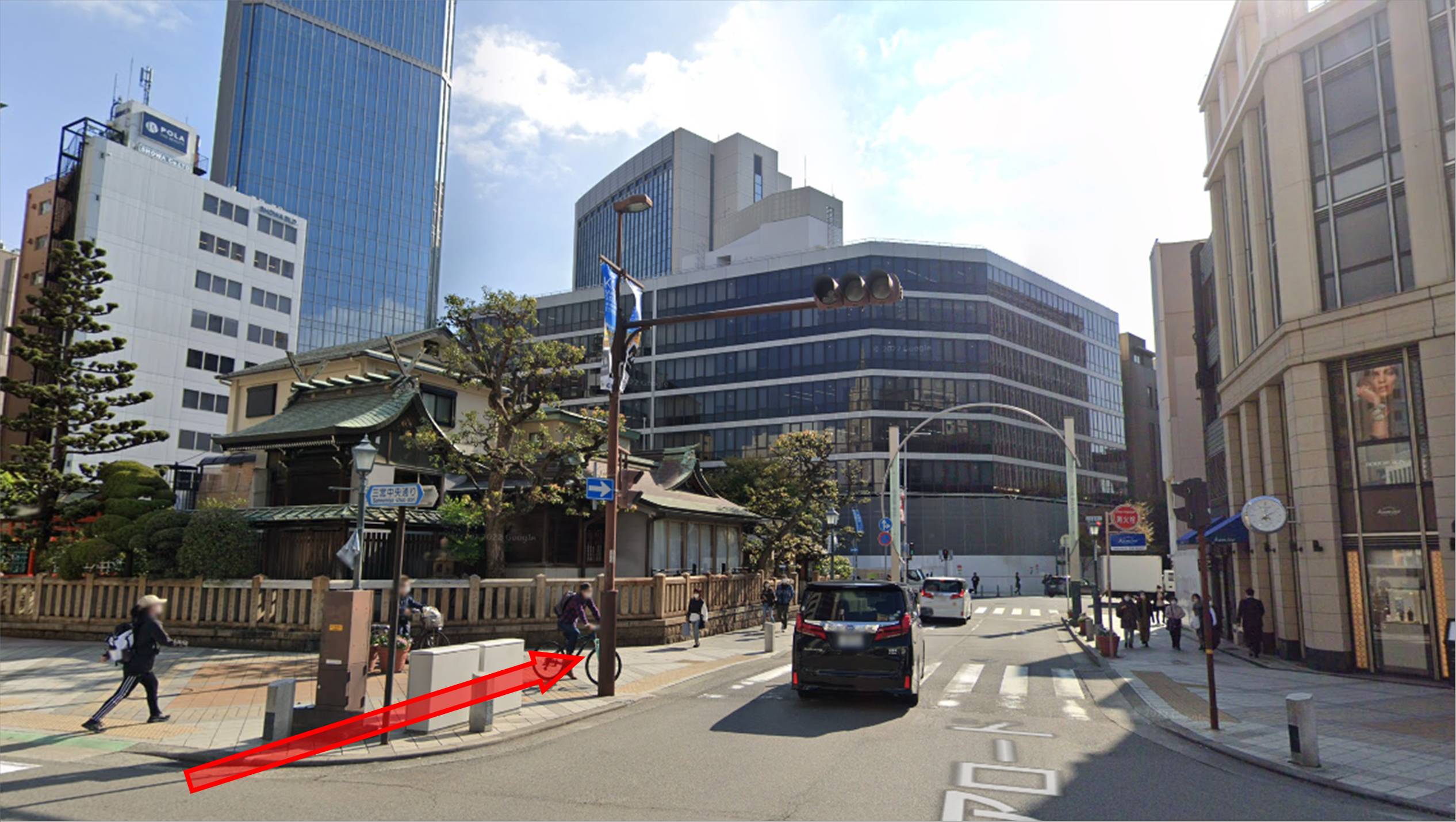 道なりに南へ約200m進む