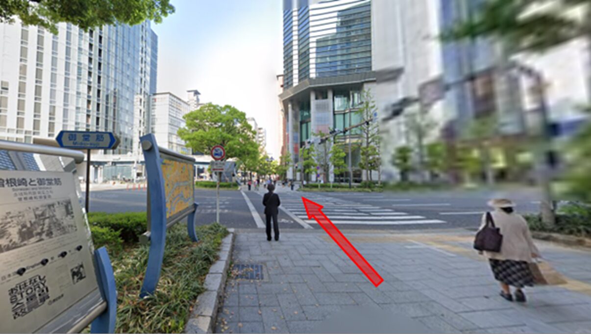 チキンゴルフ梅田店へのアクセス｜北新地駅F-92出口から横断歩道を東へ渡る